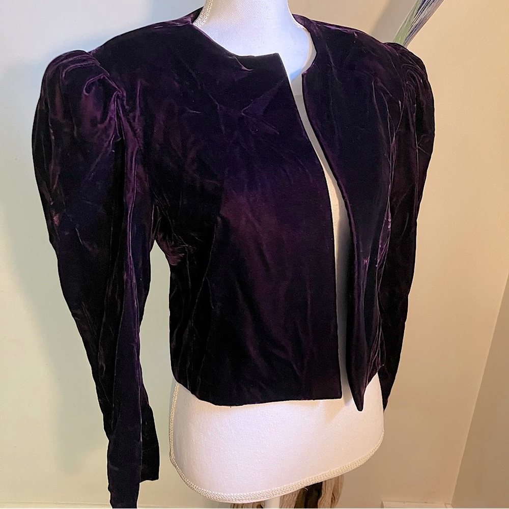 Evenings by Pantagis vintage/retro purple open front velvet blazer